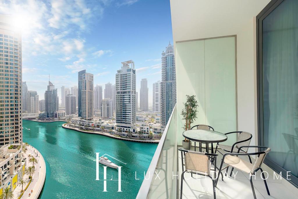 Lux Contemporary Suite With Full Marina View 6 Dubai Luaran gambar